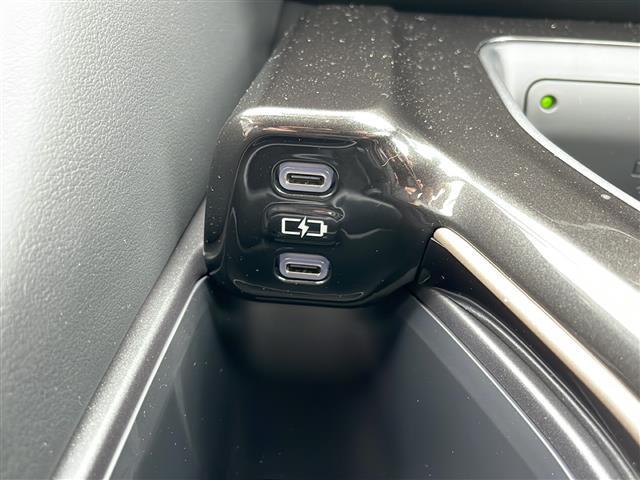 【USB端子】USB接続もついていますので携帯などの電子機器の充電にも使えて便利です♪