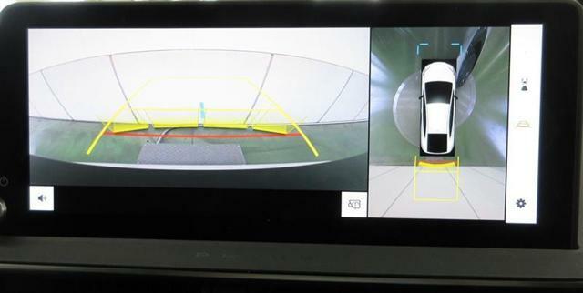 車両を上方から見たような映像をナビ画面に表示するパノラミックビューモニターです。