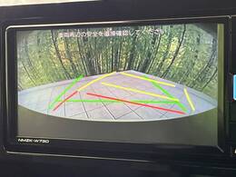 【バックカメラ】駐車時に後方がリアルタイム映像で確認できます。大型商業施設や立体駐車場での駐車時や、夜間のバック時に大活躍！運転スキルに関わらず、今や必須となった装備のひとつです！