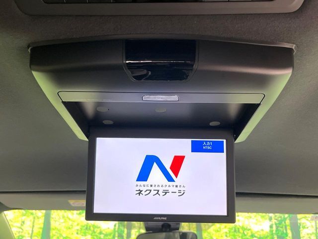 【フリップダウンモニター】大画面モニターで後席でもエンタメをお楽しみいただけます。小さなお子様にも大人気の装備です♪