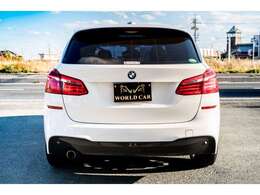 WORLD CAR HAMAMATSUではお客様が納車後も点検、オイル交換などご来店しやすい環境づくりを重視いたしております。再来店の頻度が高いことが弊社とお客様との信頼感を深めると考えております。