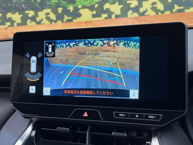 【バックカメラ】駐車時に後方がリアルタイム映像で確認できます。大型商業施設や立体駐車場での駐車時や、夜間のバック時に大活躍！運転スキルに関わらず、今や必須となった装備のひとつです！