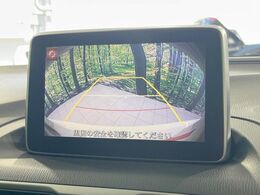 【バックカメラ】駐車時に後方がリアルタイム映像で確認できます。大型商業施設や立体駐車場での駐車時や、夜間のバック時に大活躍！運転スキルに関わらず、今や必須となった装備のひとつです！