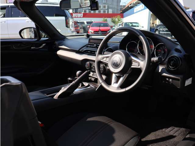 他の中古車販売店とは、異なった商品展開を実現するため、米国・Mitsuoka　Motors　Americaと連携を取りながらいち早く行動し、需要の先端商品を供給する体制づくりに努めています。