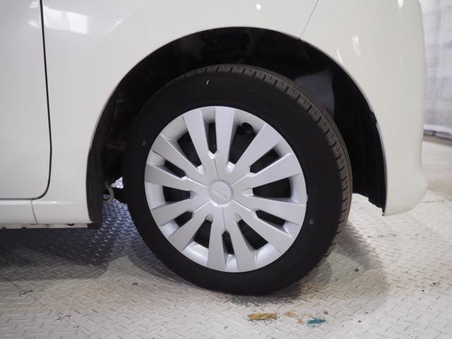 実車は夏用タイヤを装着、この車両には冬用タイヤが付属しています。