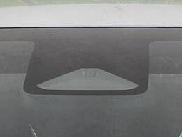 【トヨタセーフティセンス】走行中に前方の車両等を認識し、衝突しそうな時は警報とブレーキで衝突回避と被害軽減をアシスト。より安全にドライブをお楽しみいただけます。