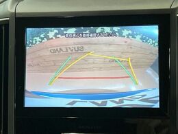 【バックカメラ】駐車時に後方がリアルタイム映像で確認できます。大型商業施設や立体駐車場での駐車時や、夜間のバック時に大活躍！運転スキルに関わらず、今や必須となった装備のひとつです！