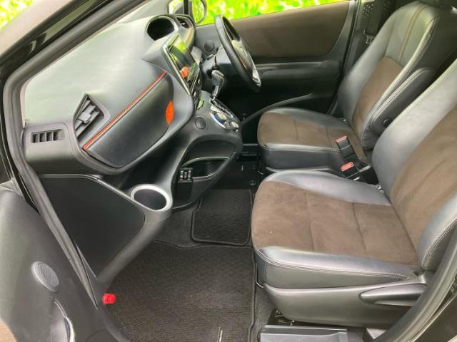 WECARSでは各商談席に大型モニターをご用意しております！見やすい大画面でゆったりと全国の在庫をご覧いただけます！是非ご来店お待ちしております！