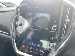 【フロント＆サイドカメラ】ドライバーから見にくい死角部分を映像で確認できる前方と左側面にカメラを装着。見通しがきかない場所や住宅密集地などを運転することが多い人におすすめの安心装備です。