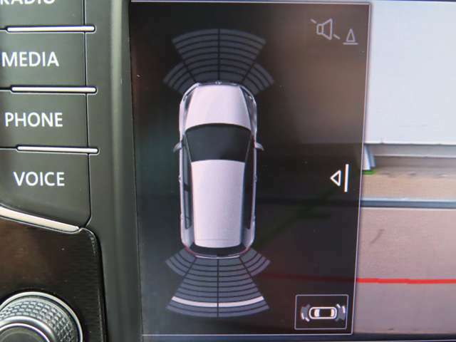 FRセンサーにより障害物などを検知してディスプレイで距離や位置を表示して駐車時の安全な操作をサポートするオプティカルパーキングシステムを装備しています☆