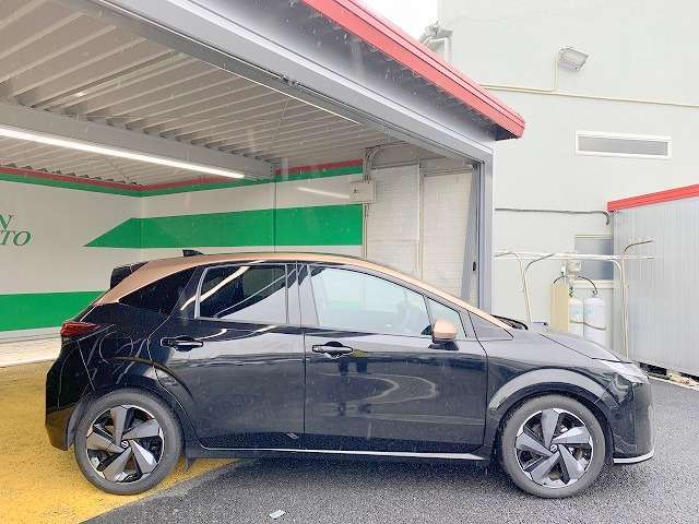 禁煙・1オーナー車です！また、ミラーウインカー・ドアバイザー・プライバシーガラス付きです！