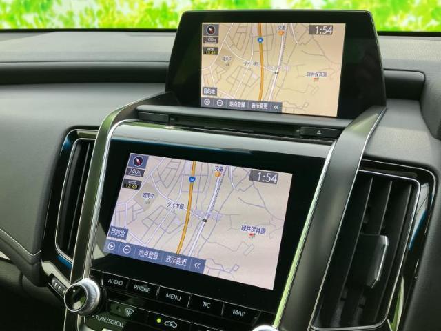 WECARSの展示場では実際に見て、触ってお車をお選びいただけます！知識の豊富な営業スタッフが様々なカーライフをご提案いたします！