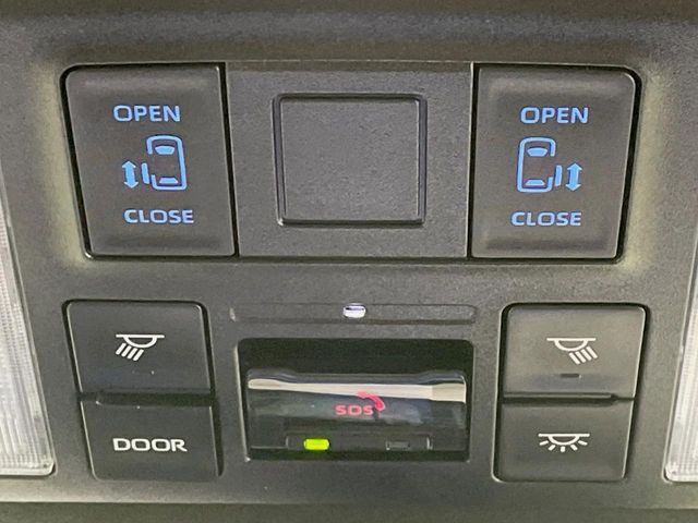 【両側パワースライドドア】スマートキーや運転席のスイッチで後席両側スライドドアの開閉が可能♪電動だから力を入れてドアを開ける必要が無く、小さなお子様でも簡単に開け閉めでき快適です♪