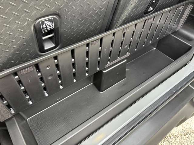 アンダートレーには小物入れも御座います