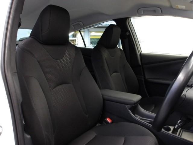 インテリア・シートカラーはブラック！いざという時に役立つAC100V/1500Wコンセント付き！