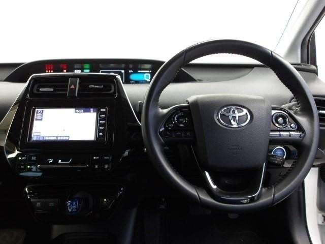 機能的なインパネはスイッチ類の操作性も良好！洗練されたスタイリッシュなデザインも好評です！