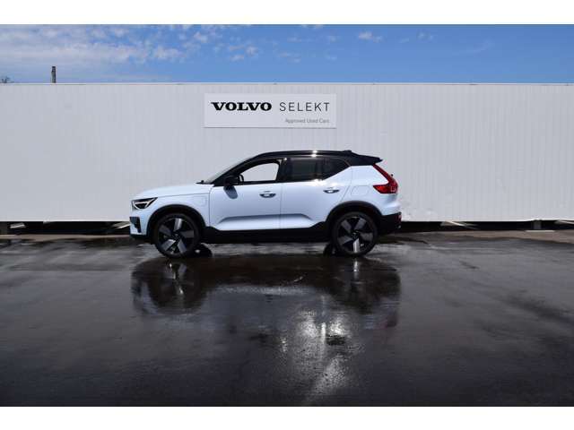 ◆サイド/流麗なプロポーションはVOLVO車の真骨頂。「美しいものと共にありたい」というオーナーの願いを満たします