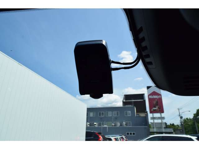 ◆純正ドライブレコーダー/本来オプションの装備ですが、この車なら最初から付属します。万が一の時の心強い味方です