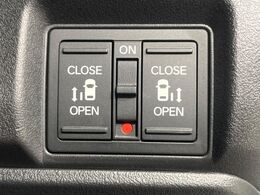 【両側パワースライドドア】スマートキーや運転席のスイッチで後席両側スライドドアの開閉が可能♪電動だから力を入れてドアを開ける必要が無く、小さなお子様でも簡単に開け閉めでき快適です♪