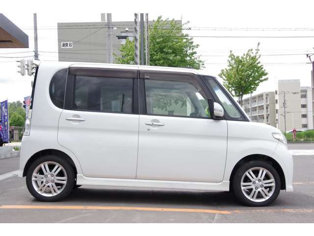 ◆お客様第一◆　　　恵新自動車販売では、弊社企業理念の一、「顧客第一」をモットーに、日々心を込めて対応しております。