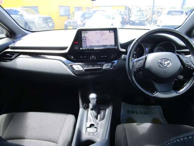 運転もしやすく、視界も広いので、どなたでもお乗りいただける1台です。