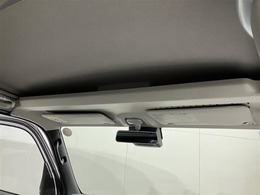オーバーヘッドシェルフボックスティッシュやファイルなどが収納できる頭上収納。