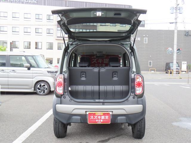 バックドアは雨でも荷が濡れにくい上開き跳ね上げ式。レジャーやショッピングの荷物も積みやすそうですね！