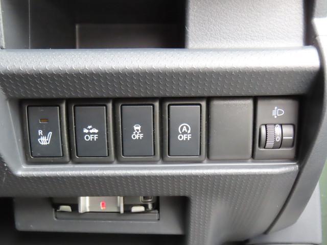 各機能の切り替えボタンは運転席前方の手の届きやすい場所に配置してあります。