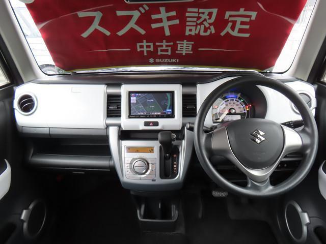 ホワイトを基調とした遊び心あるインパネまわり☆扱いやすく小物もすっきり！多彩な収納スペースも魅力♪