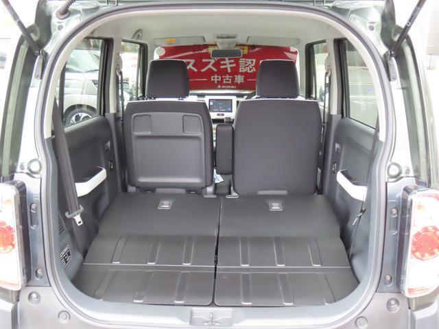 リヤシートも全車消毒済み。シートを倒すと広々ラゲッジフロアに！汚れなど拭き取りやすい素材は【遊べる軽！ハスラー】ならでは！