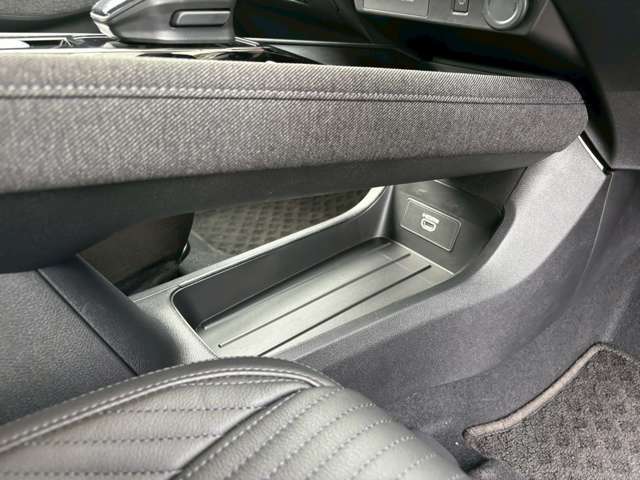 ティッシュボックスや小物の置き場も充実！