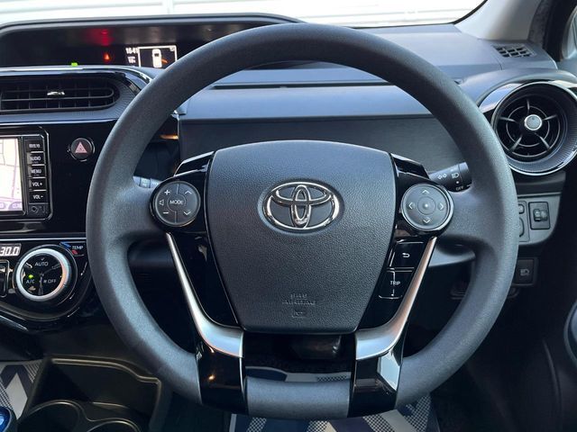 ステアリングも使用感が少なく、きれいな状態となっております♪