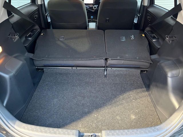 普段のお買い物や通勤、送迎等に十分な荷室スペースを確保しております。セカンドシートを倒すと、大きな荷物の積載も可能です♪