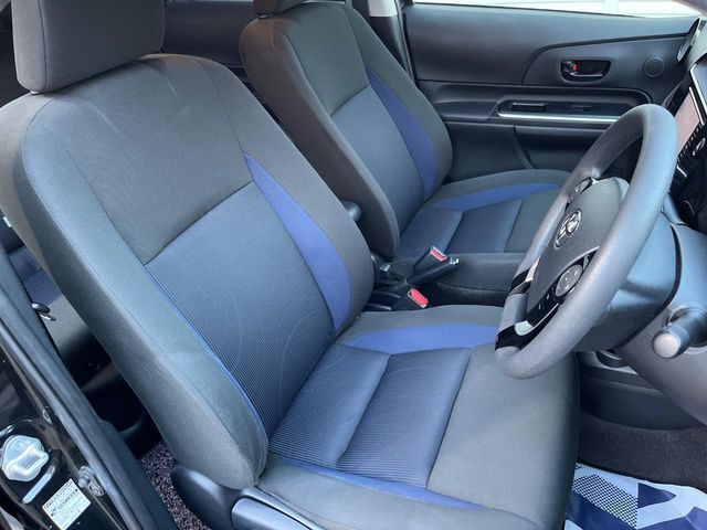 運転席シート廻りは使用感も少なく、良好な状態となっています。前オーナー様が丁寧に使っていたことがよくわかりますね。