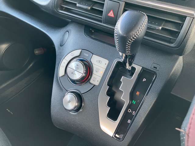 認定整備工場完備！　納車整備からアフターフォローまでお任せください　車検整備、ETC等の用品取付もお任せください