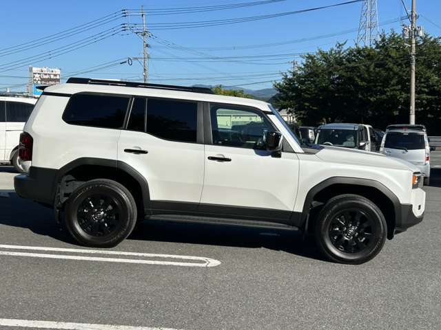 当社のお車は全て、支払総額表示をしております！希望ナンバーなどお客様からのご要望がある場合以外は、表示金額から別途諸費用などが追加でかかる事は一切ございません！
