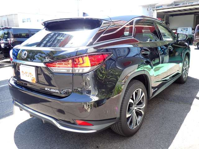 ご希望の車種やご予算などをお伺いし、お客様のライフスタイルや目的に合わせたお車をご提案させていただきます。オプションの有無や支払方法をご確認後、見積りをご確認いただきます。
