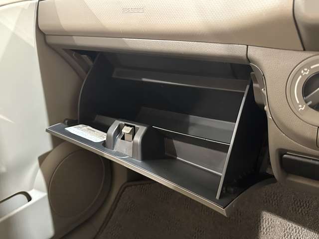 入庫時はスタッフが丁寧に洗車♪ご納車前には更にもう一度仕上げを行います♪オプションでプロによる内装クリーニングや大人気のボディーコーティング、鈑金修理なども格安で承ります。