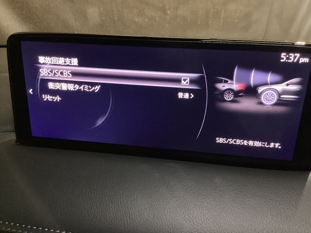 車や障害物だけでなく人や自転車も検知し、ブレーキを自動制御して衝突回避をサポートしてくれるSBS（スマートブレーキサポート）を装備！