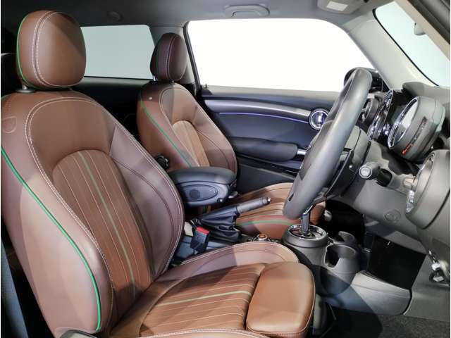 こちらのMINI認定中古車は整備・保証付きでございます。納車前整備費用はお見積書内に別途追加計上する事はございません。認定中古車整備・保証付きのお支払総額でお見積りご確認の上、他店とお比べください！！