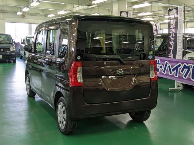 当社のアフターサービスですが、鈑金・塗装の自社工場をはじめ、自社の車検整備工場がございます。
