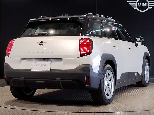 グループ総在庫台数は350台！！　お客様のご希望のお車をお探しいたします！！　詳細は　無料電話　0078-6002-224332　弊社担当スタッフまでお気軽にお問い合わせください！！