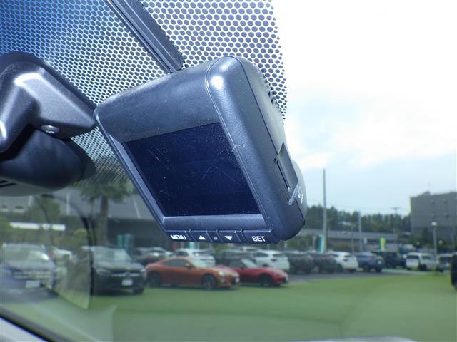【ドライブレコーダー】映像・音声などの運転中の記録を残します。事故などを起こした起こされた時の証拠になりえますので、もしも時でも安心ですね。