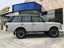 イギリス車は、横から楽しむという言葉を聞いたことがありますが、美しいの一言です。