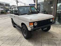 前のオーナーの意向でリフトアップしてありタイヤもオフロード使用に変更してあります。