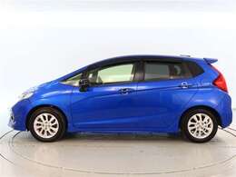 おひとり、恋人、ご友人、ご家族など、少人数でも大人数でもお出かけが楽しめます。この車で楽しいドライビングライフを送りましょう♪