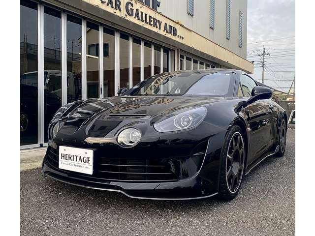 A110では青や黄がメジャーですが、ブラックもボディが締まって見えてなかなかGOOD。