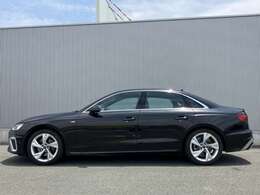 リヤサイドウインドーの後方に小さな三角形の窓を設けた「6ライトキャビン」も、機能と美しさを両立させるAudiの特徴的なデザインです。