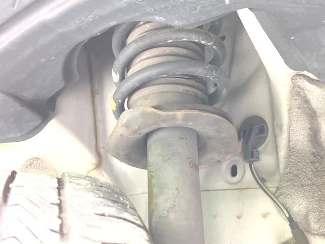 お車を安心してお乗りいただく為には、足回りの定期点検が欠かせません。サービスサポート（有償保証）では無料点検もご提供しており、安心のカーライフをお過ごしいただけるサポート体制が整っています。