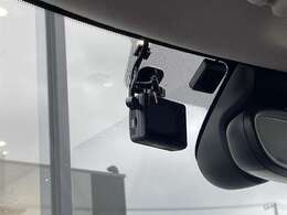 【ドライブレコーダー】映像・音声などの運転中の記録を残します。事故などを起こした起こされた時の証拠になりえますので、もしも時でも安心ですね。